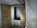 Tür im Keller des Wohnhauses zum Zugangstunnel 