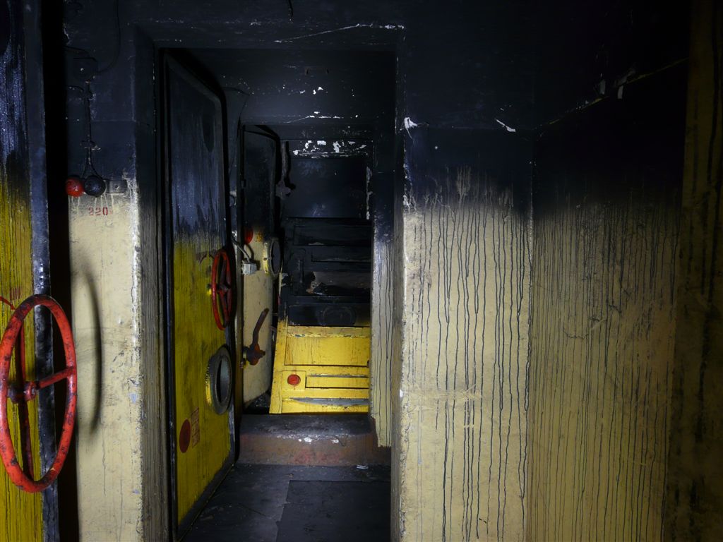 Tamboure am Zugang Mittelbau