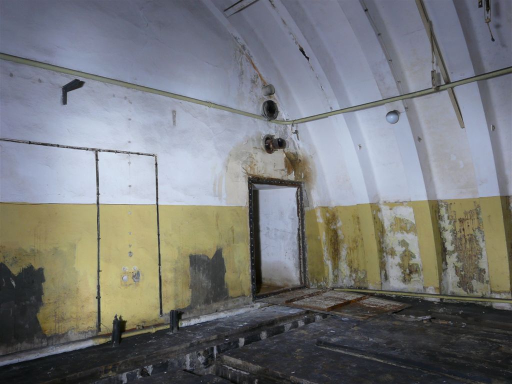 NEA Raum, Notausgang/Montagschacht