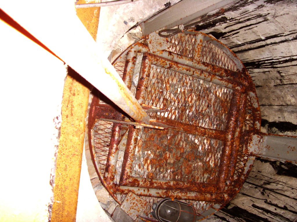 Zuluftstollen rechts, Kies-Druckwellendämpfer 