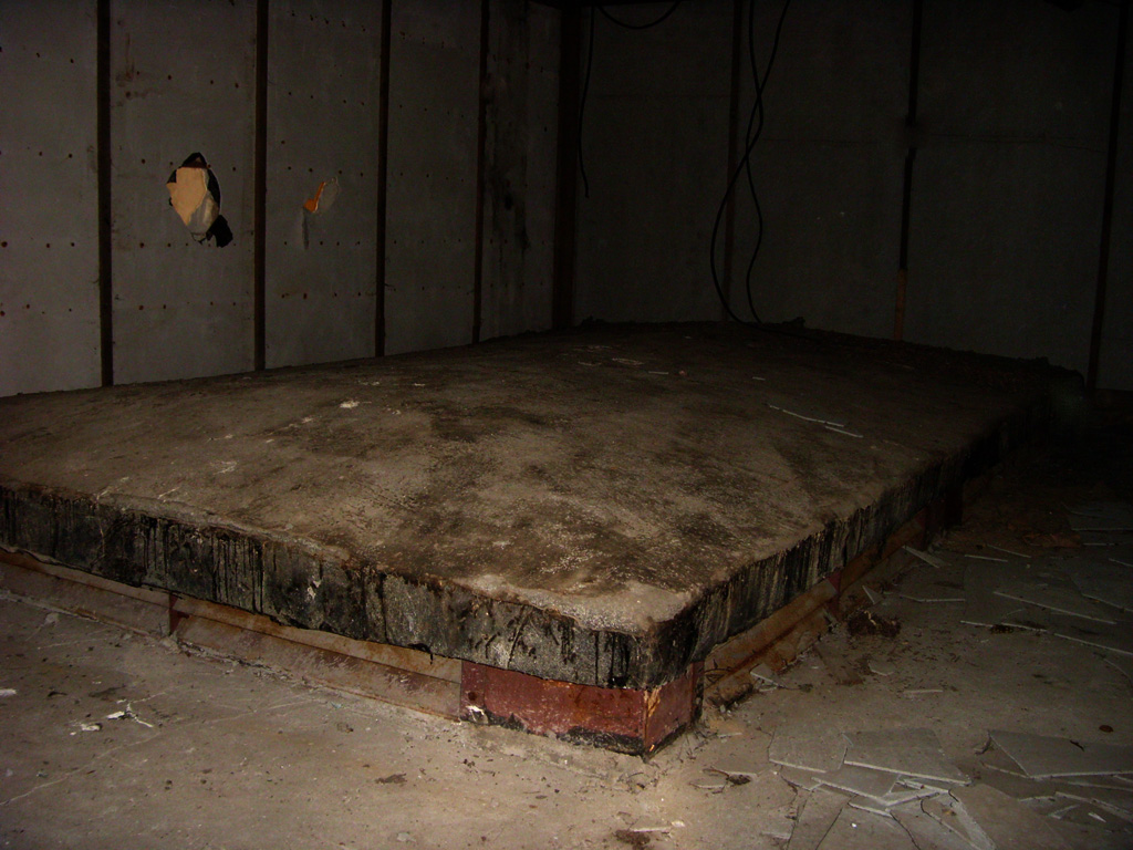 Kies-Druckwellendämpfer in der Tarnbaracke