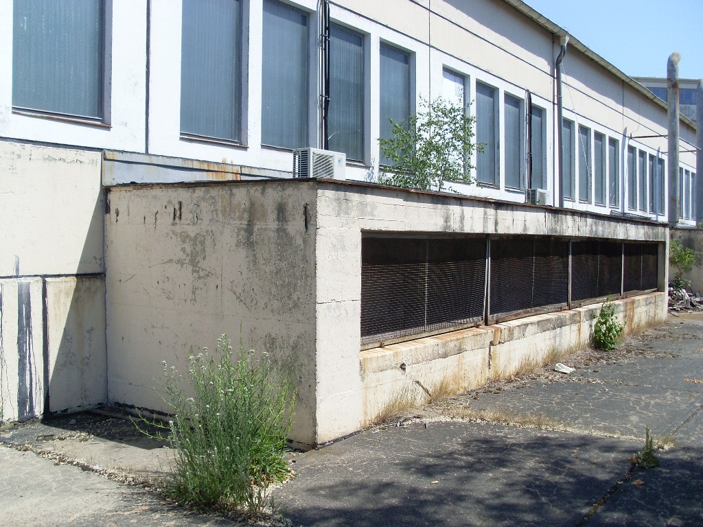 Tarnbauwerk und großer KDWD