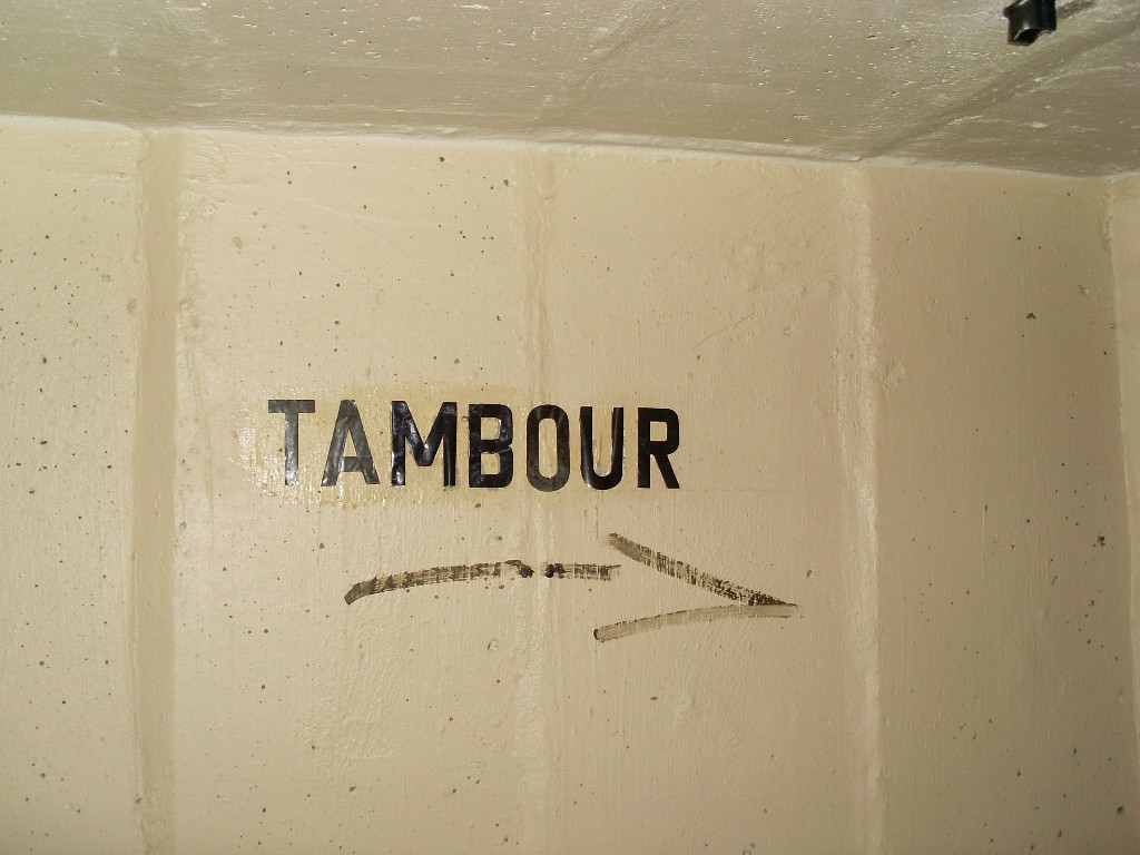 Tambour links