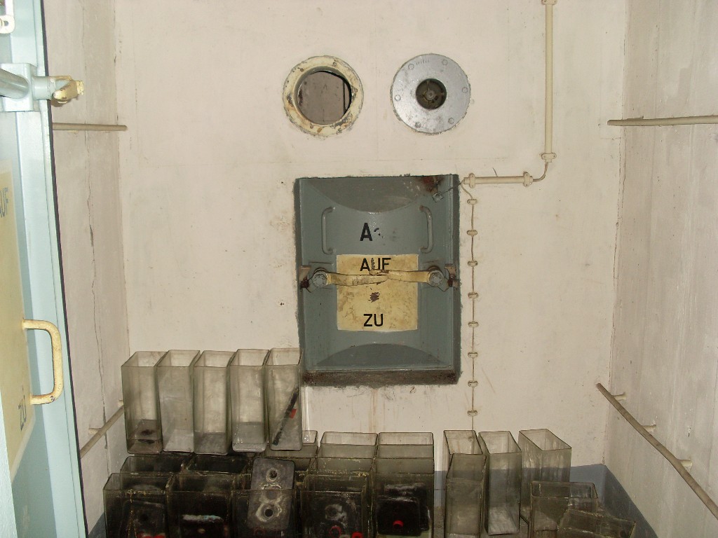 Sanitär links/Notausgang