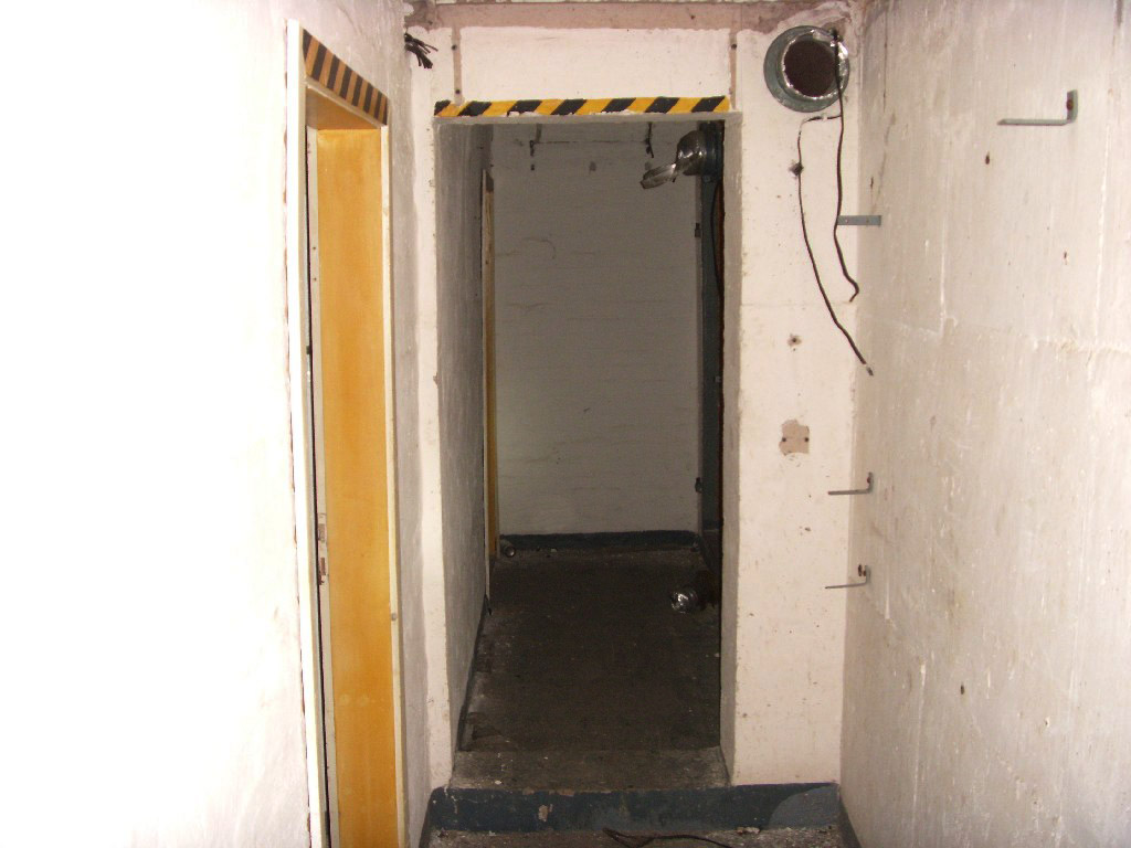 Verbindungsgang links