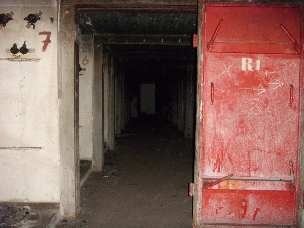 Hauptgang rechts, Blick zur Hauptschleuse