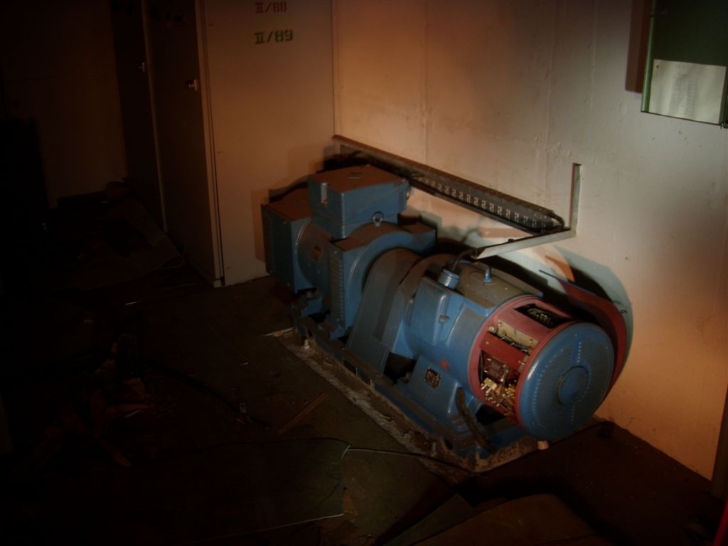 Spannungsumrichter (Gleichspannung auf 3 Phasen Wechselspannung))