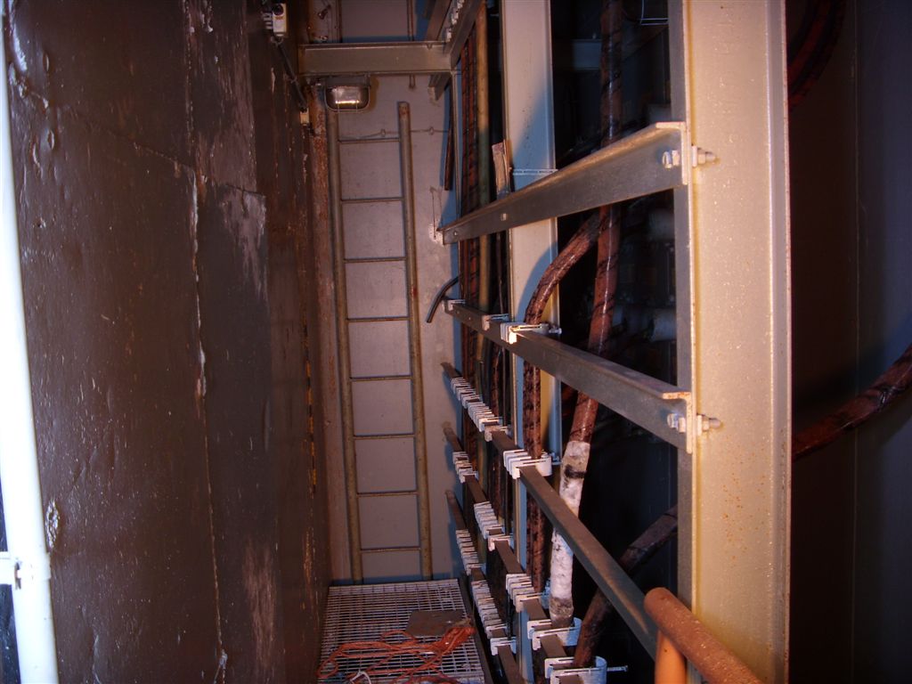 Fernmeldesaal, Abgang in Kabeleinführung UG