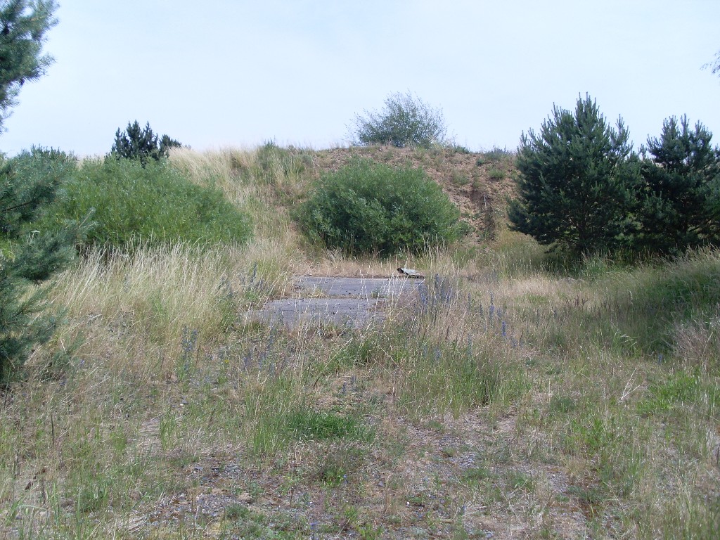 Hügel und Garagen OBORONA 14