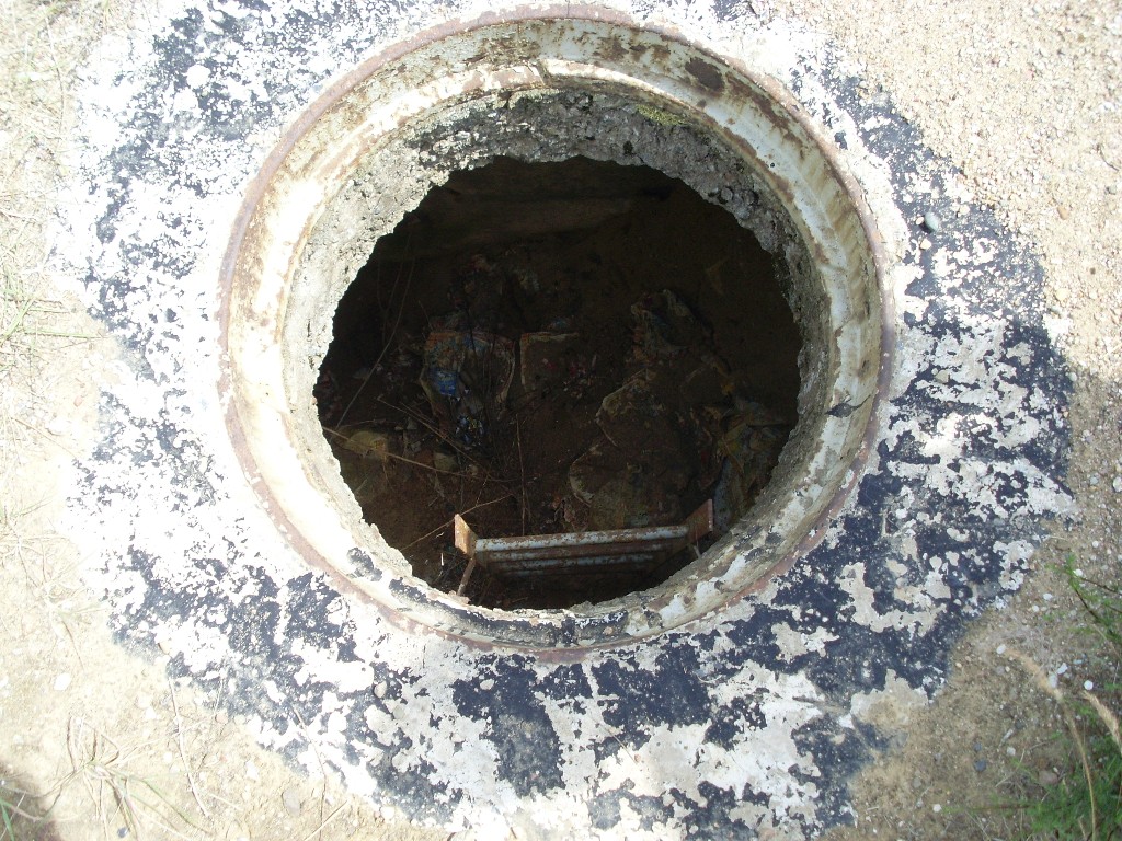 Hügel und Garagen OBORONA 14