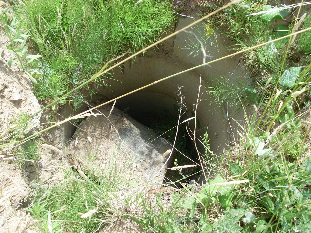 Hügel und Garagen OBORONA 14