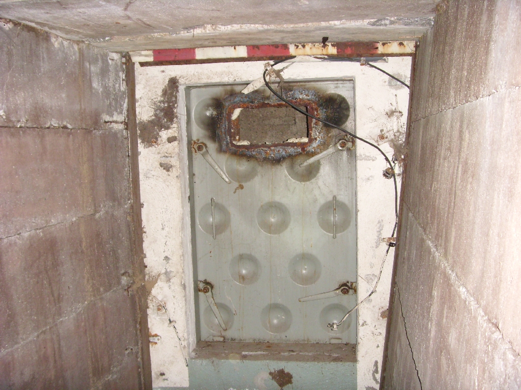 Gang zum ehemaligen Notausgang beim TO 22