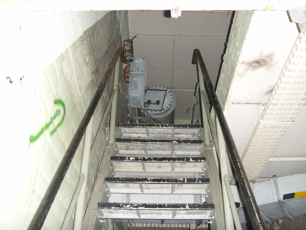 Treppe zum 2.UG im TO 44 , Blick von unten