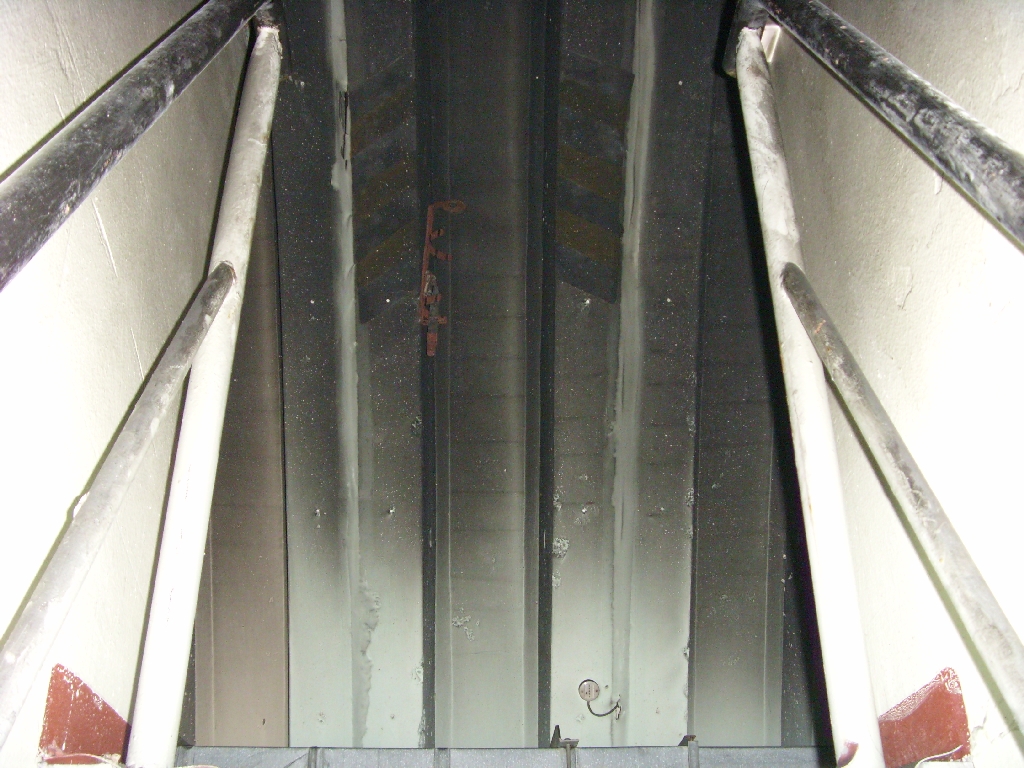 Treppenaufgang zum 1.UG  FB-75 Süd  TO 45