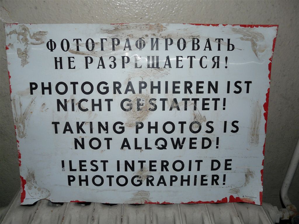 Schild Zugang Kopfbau