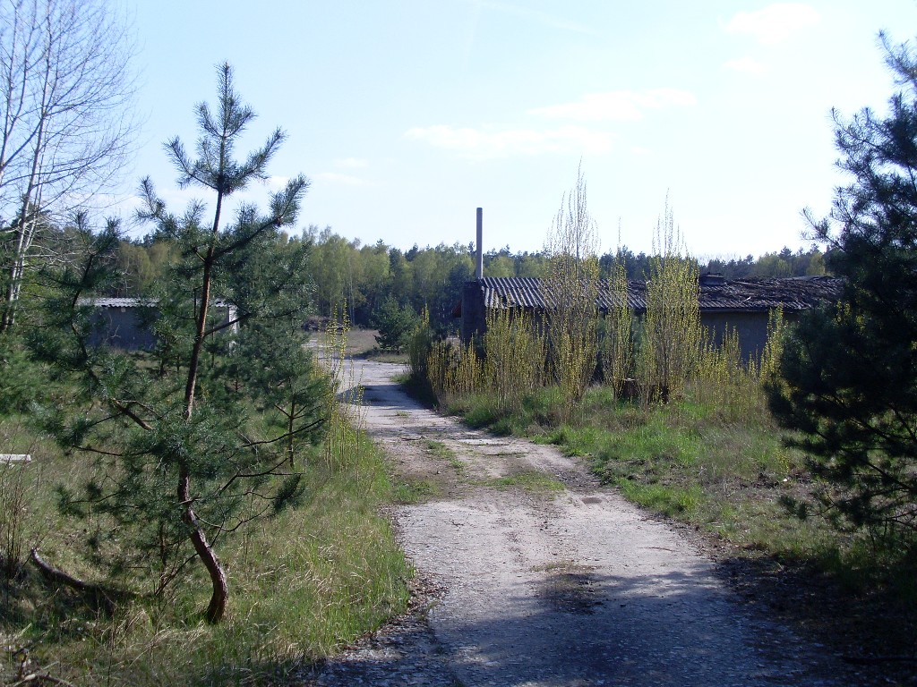 Straße zum Garagenkomplex